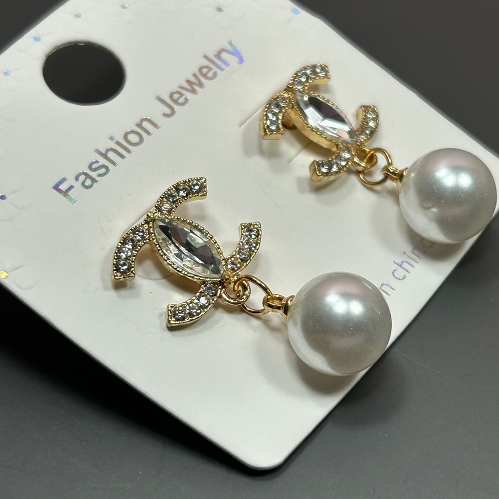 Sparkling Gold With Pearl & Rhinestones Earrings
